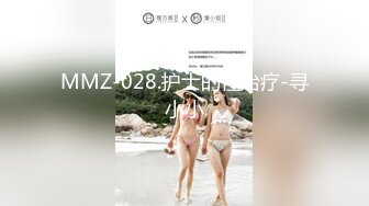 甜蜜蜜灿烂笑容的小仙女，一袭白色内衣像个公主般那样美，露咪咪浓密阴毛，娇小不胖身材太可爱啦！