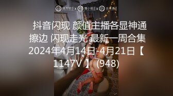 澡堂子内部员工偷拍两位白白嫩嫩的少妇洗澡 (1)