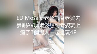 看看这骚货的样子衣服都没脱干净已经骚成这样了