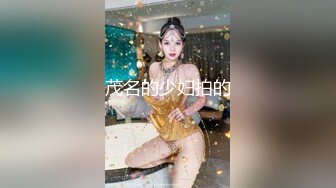 灰发颜值小姐姐！被头套男爆操！后入撞击双女伺候，双腿肩上扛爆操，美女更喜欢被舔逼