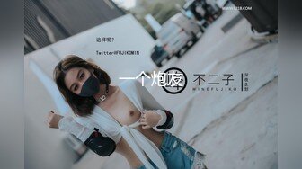 【新速片遞】 【精品】上海外国语大学女生偷拍她宿舍其它女生洗澡尿尿,意外拍到一个室友洗澡的时候在手淫