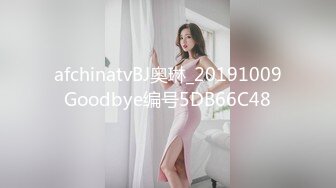 46岁的妖艳熟女大妈，打扮够风骚，吃鸡技术一流，鸡巴在她嘴里那是一个享受，第三部！