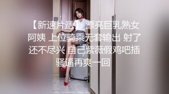 苗条漂亮妹子非常配合各种动作，淫水流了一片。