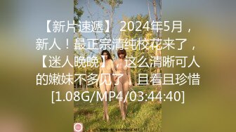 《最新流出露出女神》极品大长腿苗条身材阴钉骚妻，公园超市各种露出放尿丝袜塞逼紫薇 (2)