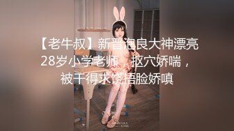 抄底跟小孩买零食的漂亮大姐 蓝色小花内内紧紧包裹大屁屁好性感