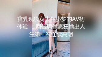 商场女厕直接闯入偷拍眼镜美女尿尿故意让她发现