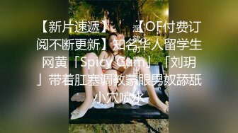 邪恶的房东暗藏摄像头偷窥两个好身材的美女洗完澡换衣服 (4)