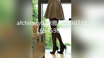 吊钟乳大奶臊少妇,胸前壹对大奶子宛如椰子壹样垂下来甩来甩去把人晃得眼都晕了