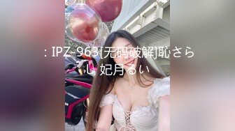 科技楼蹲守深蓝色套裙小美女窄小的逼洞被夹一下