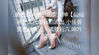 空乘学院 白背带裤长发眼镜女肥肥的馒头逼 逼口磨得发白