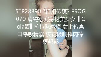 群P名场面！美少妇被一群大汉轮番操！两根屌抓起来舔，边操穴边吃