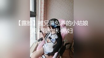 两个制服黑丝美女同事到家里安排工作，身材丰腴挑逗欲望，全搞上狠操