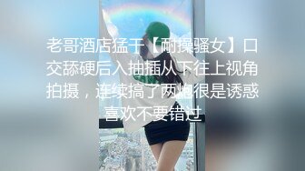 骚娘子在家露脸跟大哥激情啪啪，全程露脸衣服都没脱完就被猴急的大哥按在厨房草了，边干边脱深喉大鸡巴真骚