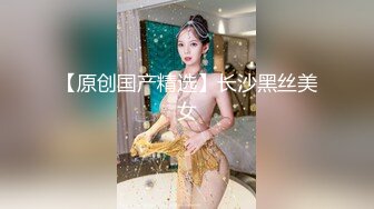 童颜巨乳很正点的女孩，在被窝里自摸两只大白兔，揉滑乳头，敏感的青春期，揉几下那表情给爽的不可言语！