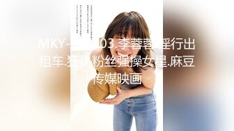 极品轻熟女美少妇一个人双手揉奶，搔首弄姿特写逼逼，手指刺激阴蒂挑逗豆豆