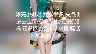 无套后入极品身材学姐，射在屁股上