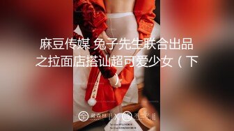 气质无毛女神露脸黑丝诱惑，口交假鸡巴听狼友指挥各种骚浪动作诱惑狼友，摩擦奶头抽插骚穴高潮冒白浆好刺激