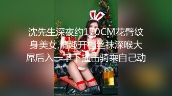 4名身材火辣的美女一丝不挂搔首弄姿配合摄淫师