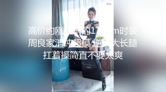 商场女厕近距离偷窥牛仔短裤少妇的多毛小黑鲍