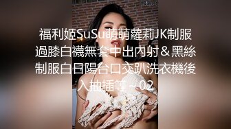 公园女厕全景偷拍多位极品美女嘘嘘_裹胸裙妹子整理衣服奶又白又大 (7)