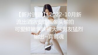  眼镜小美女露脸群P好几哥大哥，身材不错让三个大哥对着小嘴奶子和逼逼撸鸡巴