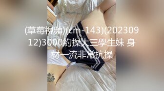 高颜值大眼美眉吃鸡吞精 美眉一个标准手势 看着她清澈的大眼 让任何男人几秒出货