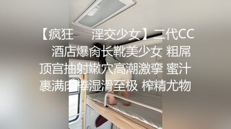 商城跟随偷窥跟闺蜜逛街的漂亮小姐姐 碎花短裙 透明内内 令人想入非非