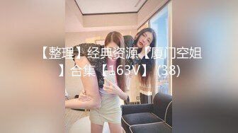 游乐场女厕全景偷窥多位半蹲着尿的美女各种美鲍轮番呈现 (2)