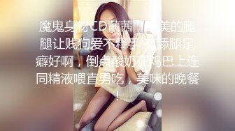 妹子洗手台上放个手机说脱就脱