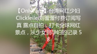 美女落九川清纯甜美活泼萌妹，掏出大奶子揉捏，超短裙里面没穿内裤，超近特写揉搓肥穴，双指扣入水声哗哗