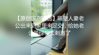 小平头网约极骚外围美女，渴望的眼神想要舌吻