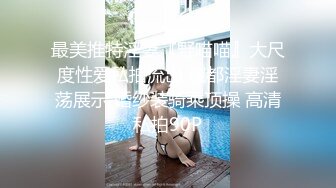 数钱数到笑咪咪的妹妹, 黑长直的发型也很显清纯