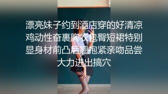 厕所偷窥绿色吊带裙高跟长发美女嘘嘘