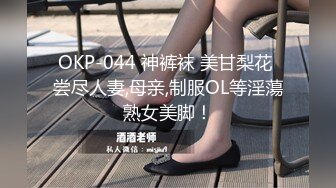 《极品CP魔手外购》坑神潜入某单位女厕隔板缝中实拍超多小姐姐方便，赤裸裸逼脸同框，妹子对着镜头看半天都没发现异常 (5)