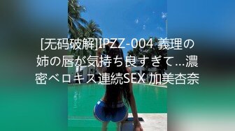 美女妈妈和两个孩子的喂奶日常