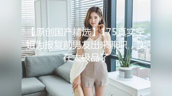 【秀人重磅】小海臀Rena写真福利合集，有露脸露乳晕的，有诱惑摄影师的，浑圆大屁股坐到摄影师大腿上 (3)