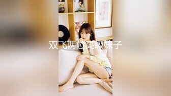 【如充气娃娃一般超粉美穴】水晶假屌深插，无毛小穴嫩的出水，放在桌子上屁股套弄，水声哗哗好长好爽，浪叫呻吟喷水