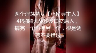 《极品CP魔手外购》潜入女厕赤裸裸拍脸拍逼各种美女小姐姐方便~有惊喜小妹子看黄片疯狂紫薇这手法没少自己玩 (1)