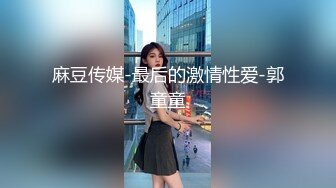 极品美少女！夜晚驾车户外车震！下车引擎盖上操，后坐骑乘位插嫩穴，上上下下套弄，很是刺激娇喘呻吟