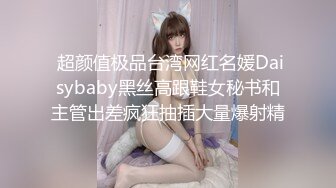 【新片速遞】  少妇民族女友大胆露出阳台激情啪啪，阳光明媚、面朝河边，做爱心情有多愉悦！