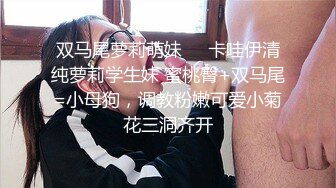  大二学舞蹈气质贫乳小妹扭动屁股脱下牛仔短裤，情趣开档内裤交插嘴