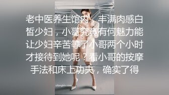  单位的熟女少妇在自家的SUV里车震 那叫一个爽