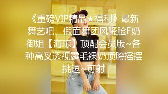 居家夫妻在客厅沙发上先舔逼，再后入啪啪快速抽插