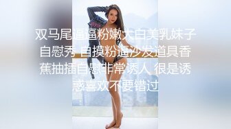  粉穴红唇骚骚美女大战头套男，舔奶子撕裆揉逼跳蛋震动很享受，特写交大屌侧入抽插