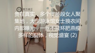 少女与萝莉两个风骚的小女人露脸出境，轮流舔弄阴蒂给狼友看好刺激，道具抽插舌吻逼逼粉嫩，享受舌头的快感1