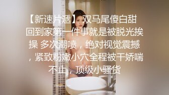 颜值不错的丝袜露脸人妻跟小哥在家激情啪啪，让小哥舔逼69口交大鸡巴，从床上草到浴室，揉奶玩逼淫声荡语