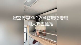 漂亮黑丝美女被按住疯狂输出