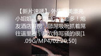 SWAG 趁家裡沒人偷偷在沙發上看A片自慰的少女