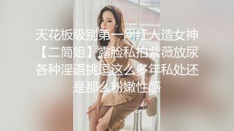 食品厂女厕全景偷拍多位美女职员还有穿开档黑丝的美女 (1)