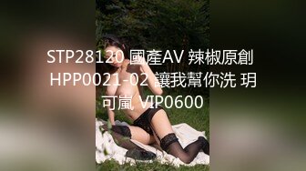 淫妻绿帽献妻3p  看着老婆被三明治夹着操逼，自己一旁撸起来